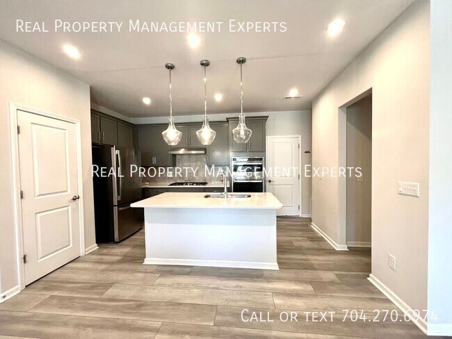 Foto del edificio - 1276-B Brawley School Rd-