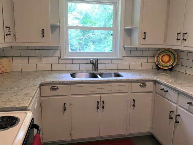 Building Photo - 3646 Garden Blvd