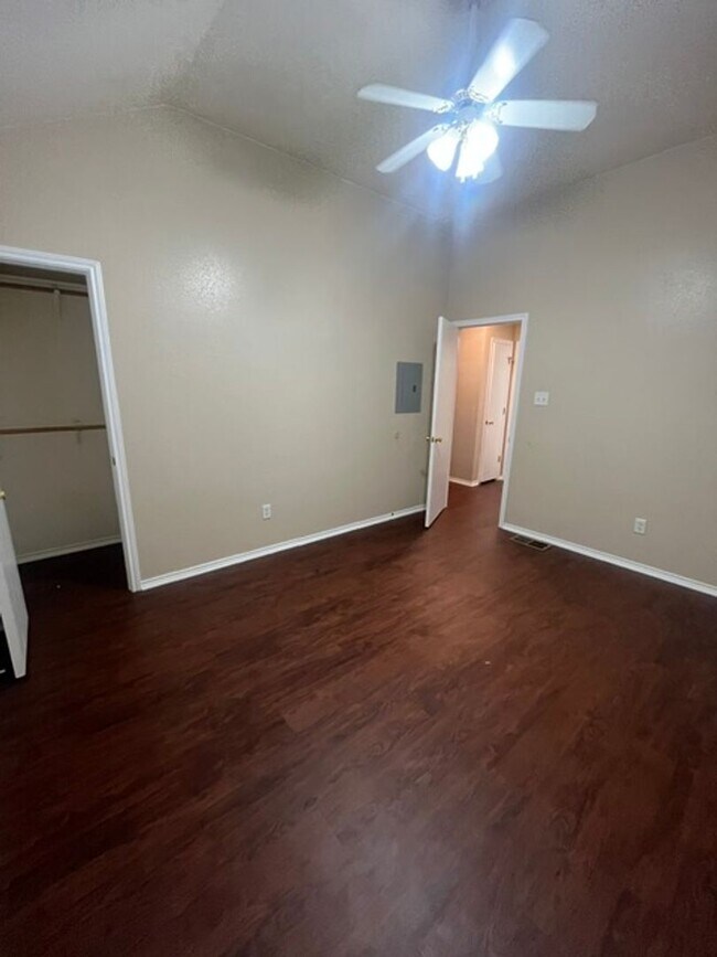 Foto del edificio - 4411 Abigail Dr
