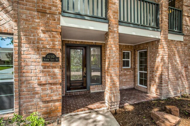 Foto del edificio - 1210 Almond Grove Dr