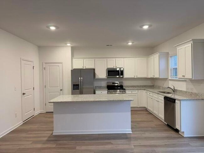 Building Photo - 105 Elijah St