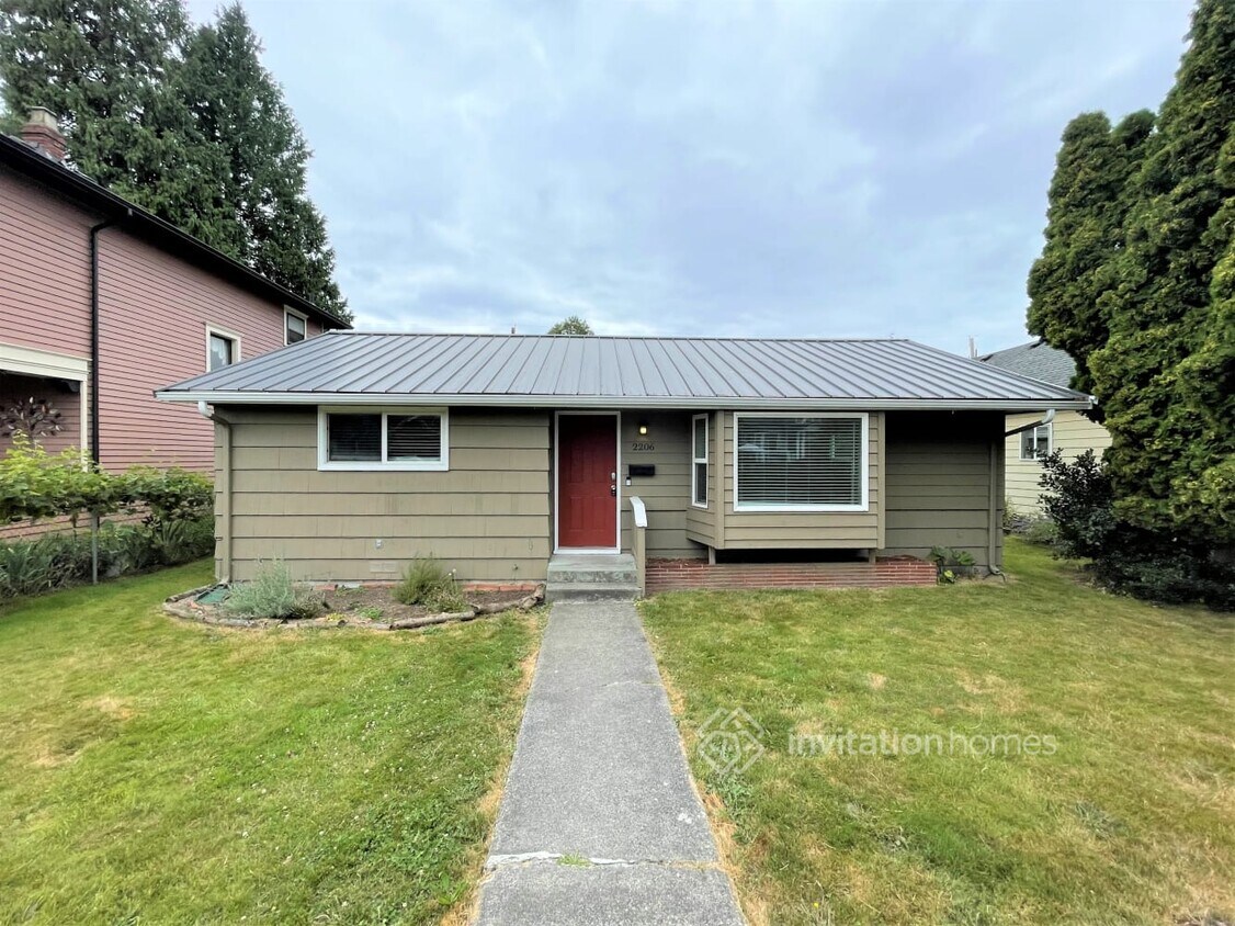 Primary Photo - 2206 Rainier Ave
