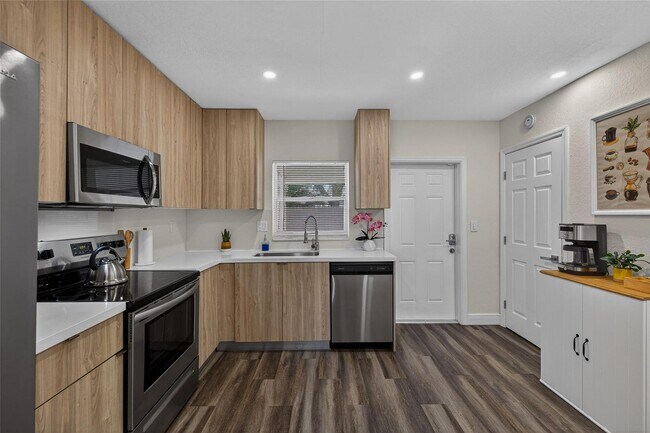 Foto del edificio - 540 NE 59th Ct