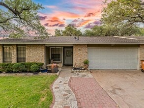 Building Photo - 404 Mulberry Dr