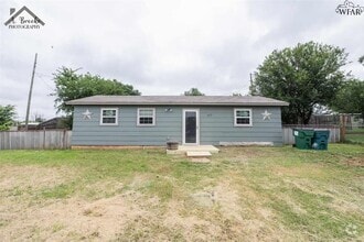 Building Photo - 410 W Pecan Ave