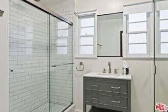 Building Photo - 362 Westbourne Dr