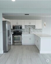 Building Photo - 4174 Inverrary Dr
