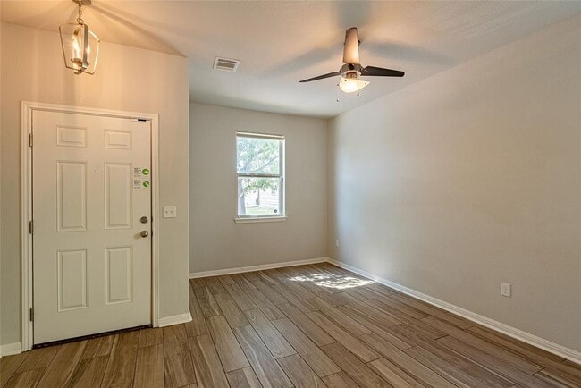 Foto del edificio - 5437 Falling Leaf Ln
