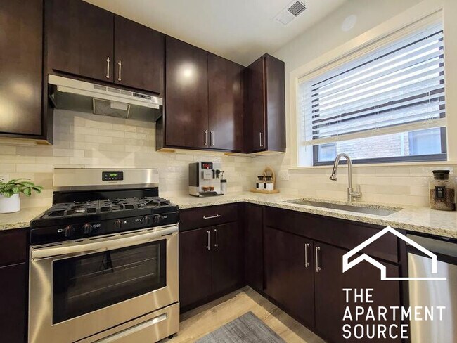 Foto del edificio - 1145 Maple Ave