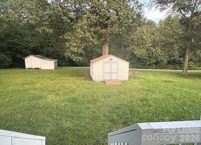 Foto del edificio - 740 Log Cabin Dr