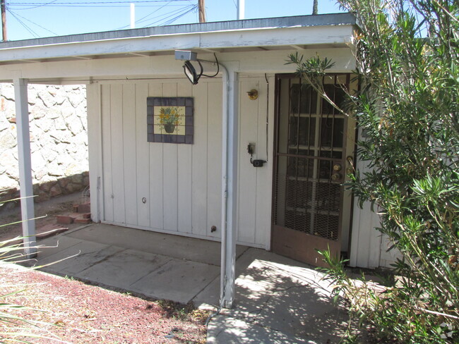 Building Photo - 3815 E Yandell Dr