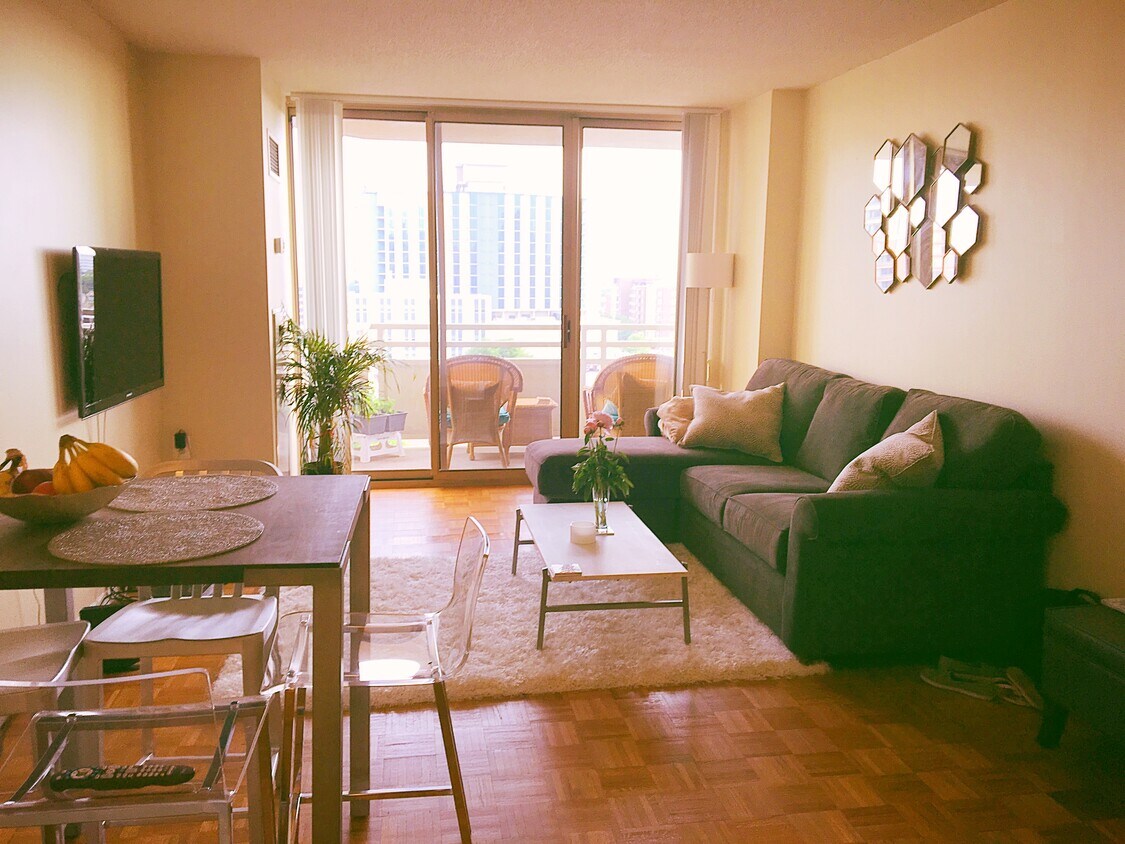 Family Room - 4801 Fairmont Ave