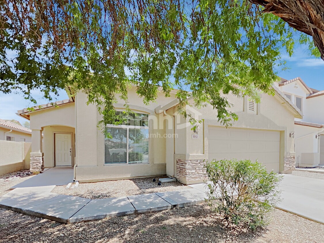 Foto principal - 850 W Vineyard Plains Dr