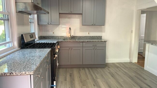 Foto del edificio - 529 Pleasant St