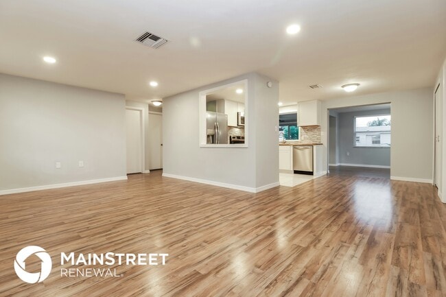 Building Photo - 3040 Brompton Dr
