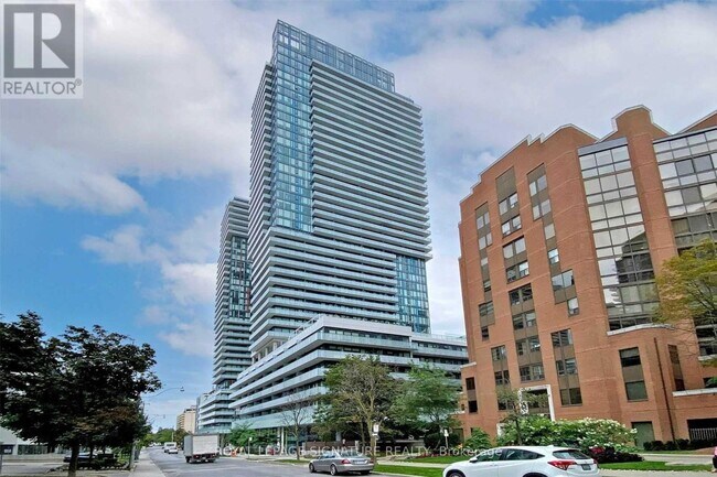 Building Photo - 161 Roehampton Ave