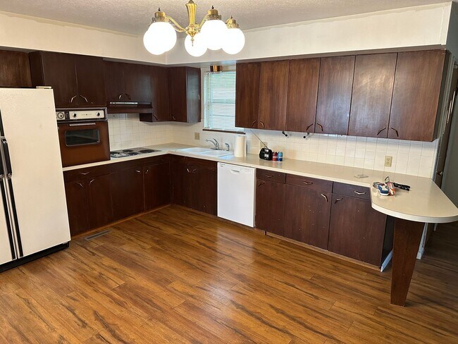 Building Photo - 3 Bed 2 Bath Springfield, MO