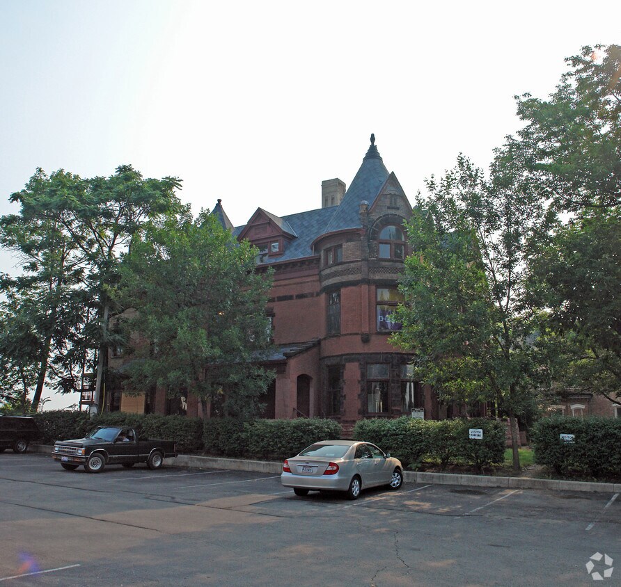 302 E High St, Springfield, OH 45505 Apartments in Springfield, OH