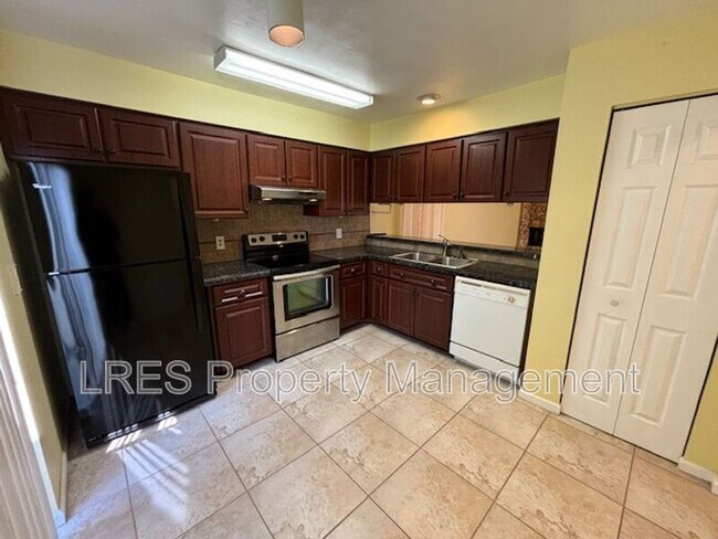 Foto del edificio - 1444 Forest Hills Dr