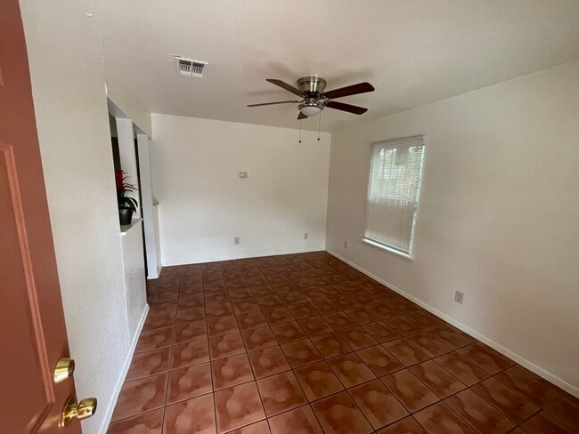 Building Photo - 855 SW 34th St