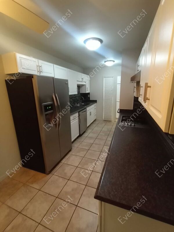 Foto del edificio - 16 Berrywood Dr