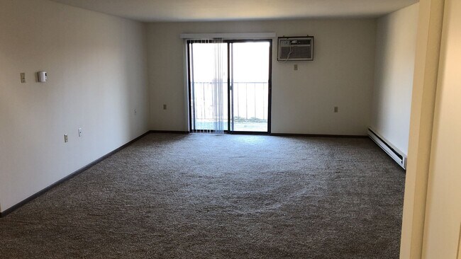 Foto del edificio - Spacious 2 bed 1.5 bathroom Condominium