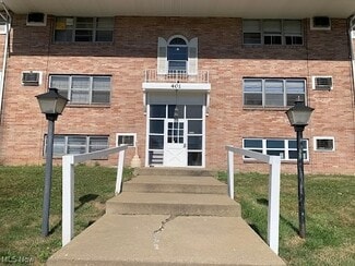 Building Photo - 405 Colonial Dr