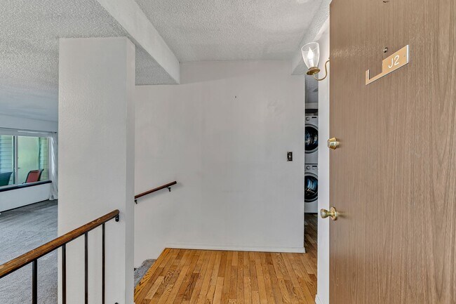 Foto del edificio - Cozy 2 Bedroom Condo in Lakewood!