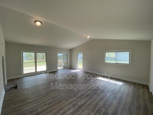 Building Photo - 466 Rolando Drive