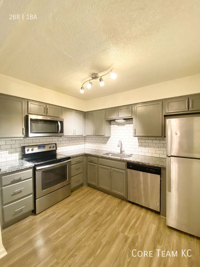 Building Photo - Spacious 2 Bedroom in Midtown