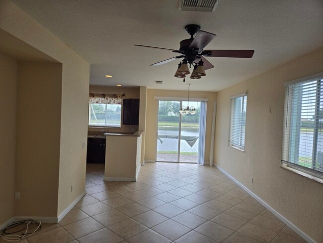 Foto del edificio - 3141 Laurel Ridge Cir