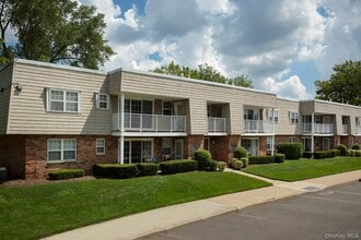 Building Photo - 10 Westwood Dr