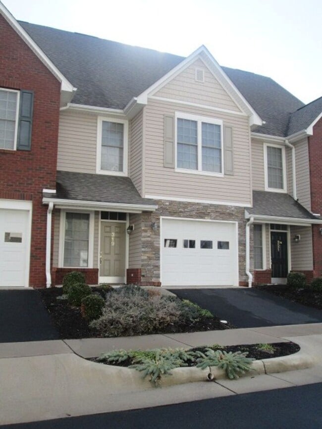Building Photo - 319 Sheliah Ct