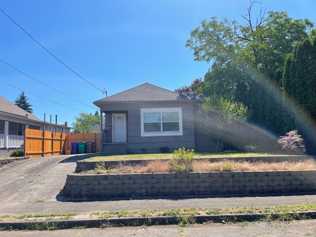 Front - 314 NE 72nd Ave