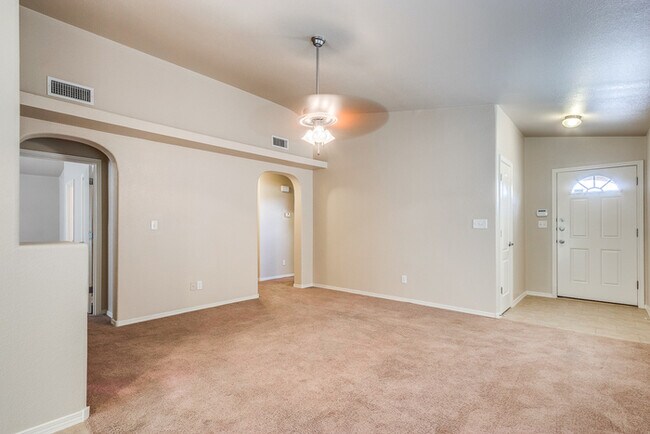 Foto del edificio - Beautiful Northeast 1-Story Home with Refr...