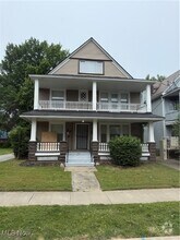 Building Photo - 1374 E 115th St