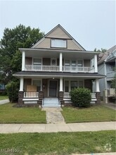 Building Photo - 1374 E 115th St
