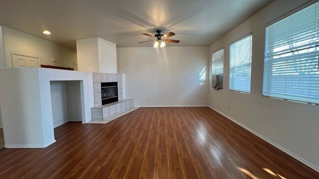 Building Photo - (APPLICATION PENDING) West Lancaster Home