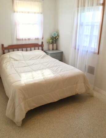 room 1 - 2918 McKoon Ave