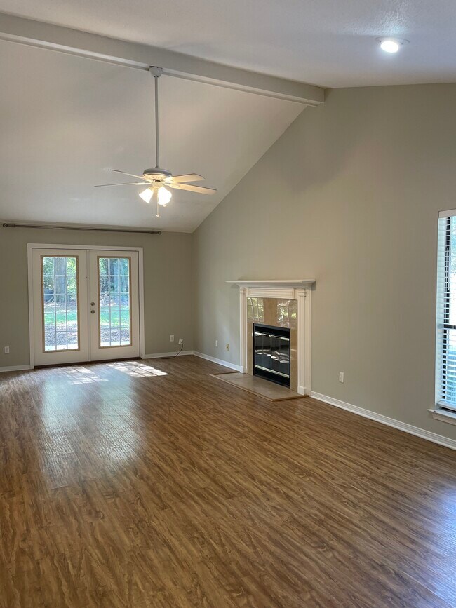 Foto del edificio - 7424 Huckleberry Ln