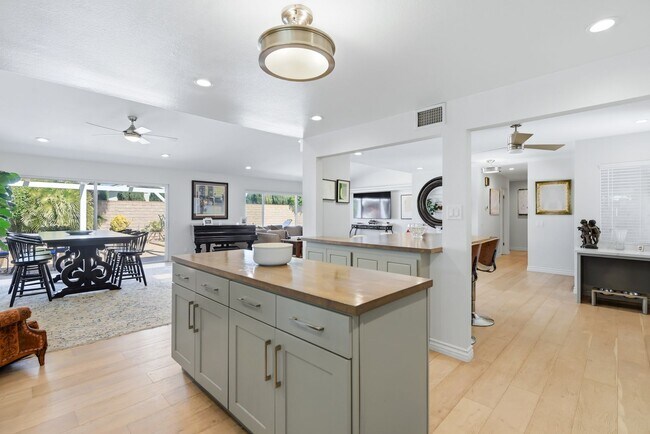 Building Photo - 4 Bed | 2 Bath | Pool & Spa | RV Access | Newbury Park