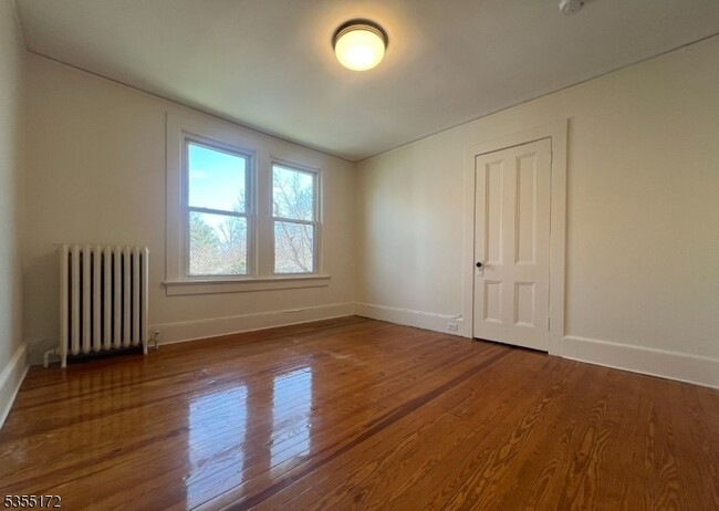 Building Photo - 19 E Hanover Ave