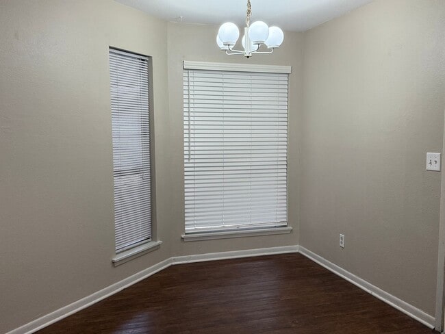 Building Photo - 115 Rattan Dr