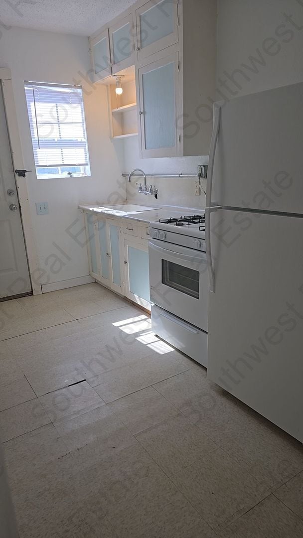 Building Photo - Affordable 1 bedroom 1 bathroom apartment