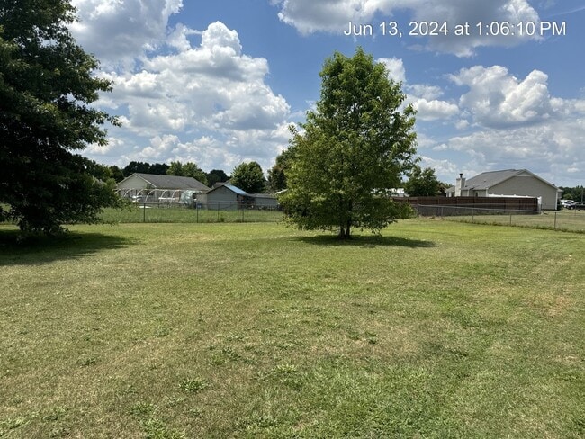 Building Photo - 146 Cavalier Dr