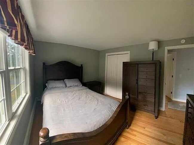 Building Photo - This newly renovated single family home