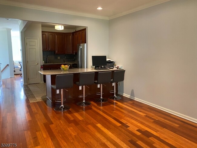 Building Photo - 346 Wilshire Dr