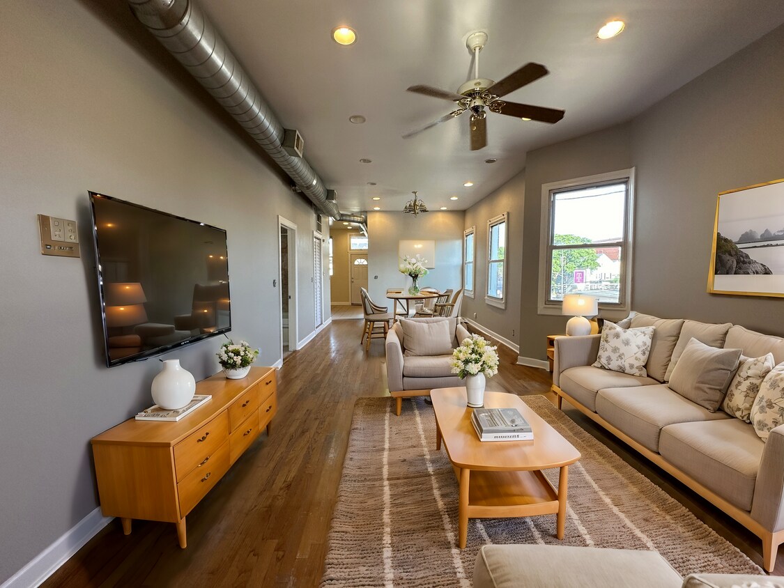 Foto principal - 4879 N Lincoln Ave