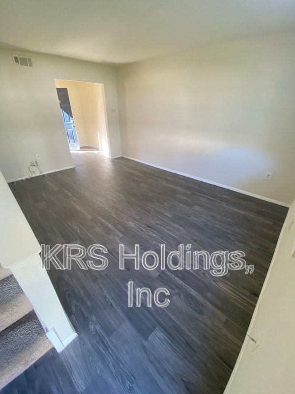 Building Photo - 623 E 18th St