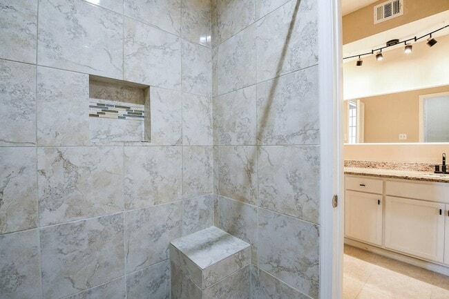 Building Photo - 2121 El Paseo St